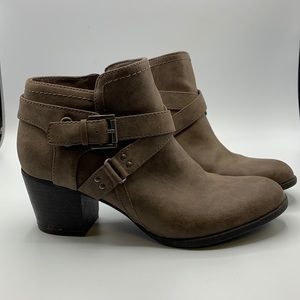 TAN SUADE BOOTIES 7.5 INDIGO RD